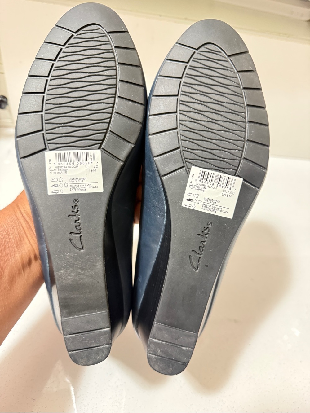 Leather pumps, Clarks Artisan Women's Navy Wedge Pumps new never worn - Picture 8 of 14